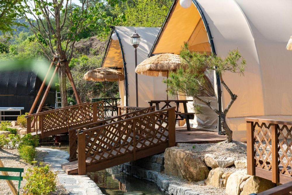 Отель Inje Naerincheon Glamping Экстерьер фото