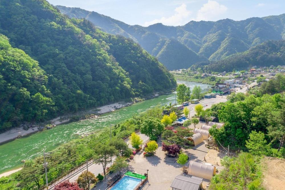 Отель Inje Naerincheon Glamping Экстерьер фото