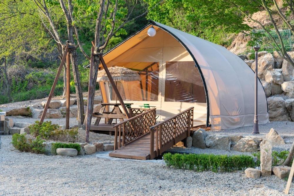 Отель Inje Naerincheon Glamping Экстерьер фото