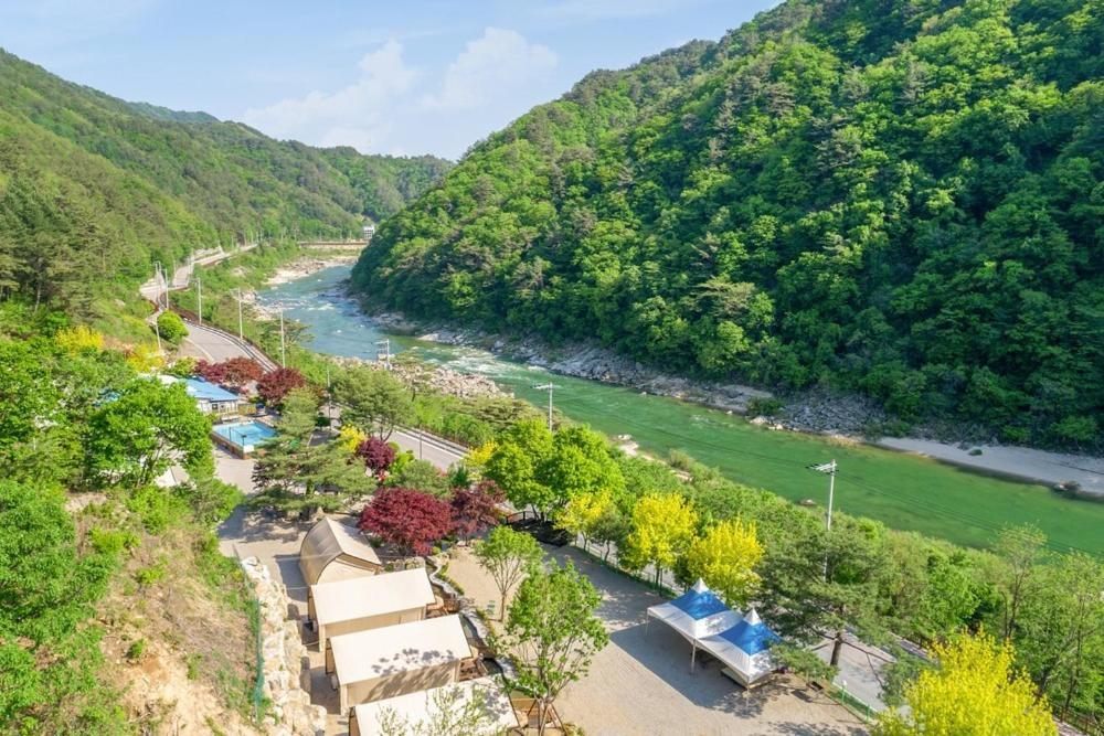 Отель Inje Naerincheon Glamping Экстерьер фото