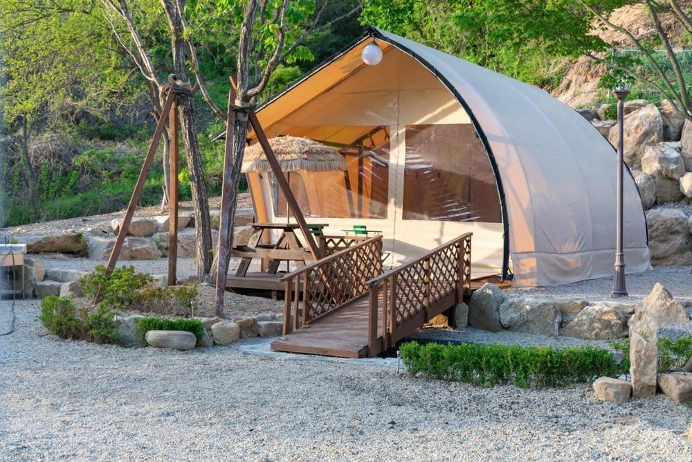 Отель Inje Naerincheon Glamping Экстерьер фото