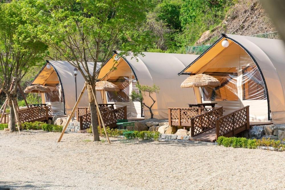 Отель Inje Naerincheon Glamping Экстерьер фото